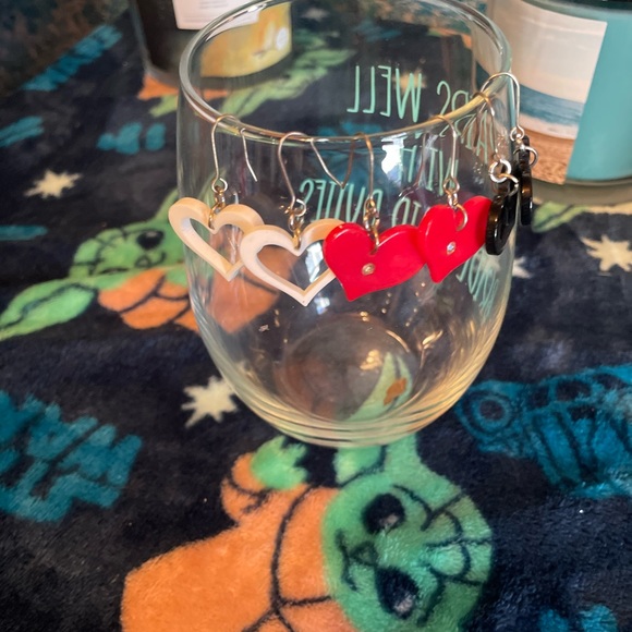 Pac Sun Set of 3 Heart Earrings - Picture 3 of 7